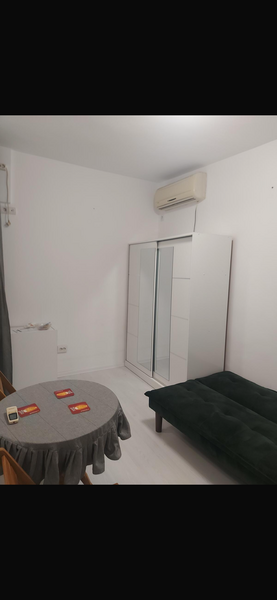 Unirii, Mall Vitan, Aleea Moruzzi, garsoniera